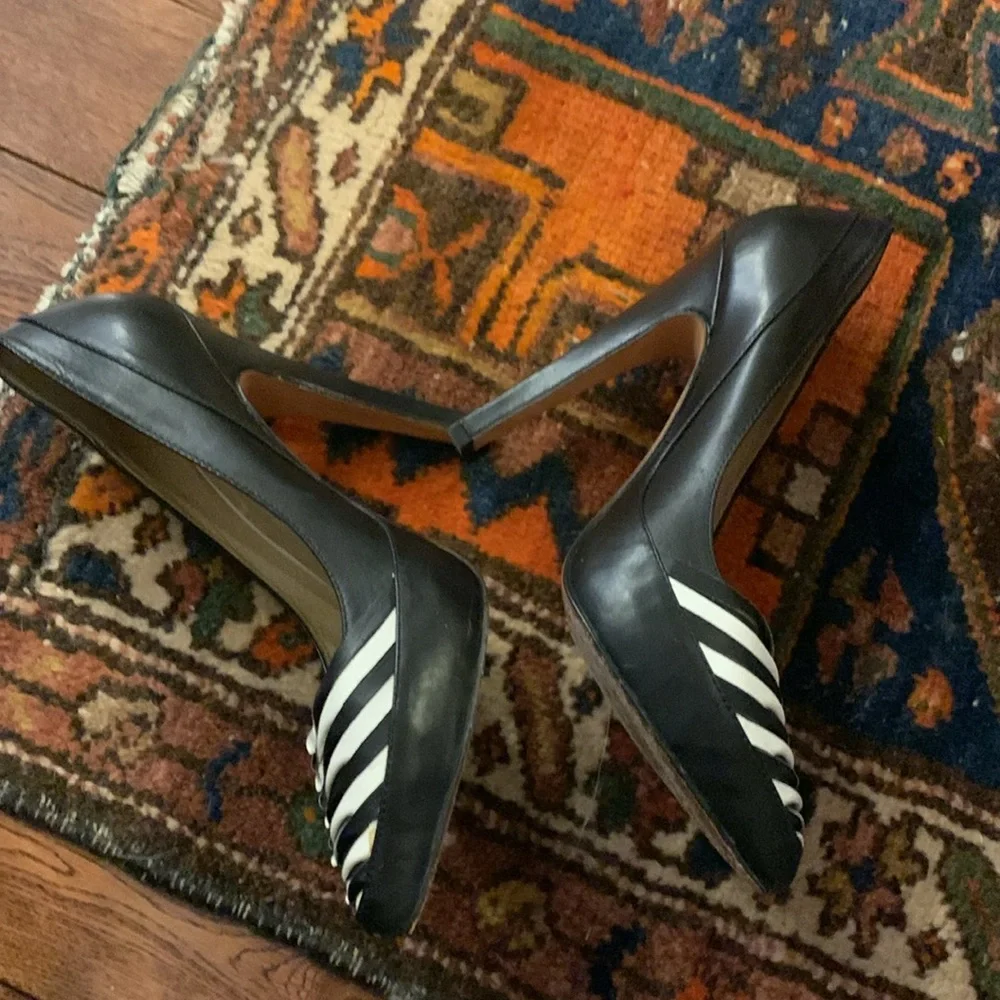 L.A.M.B Black and white pointed heels - Picture 3 of 4